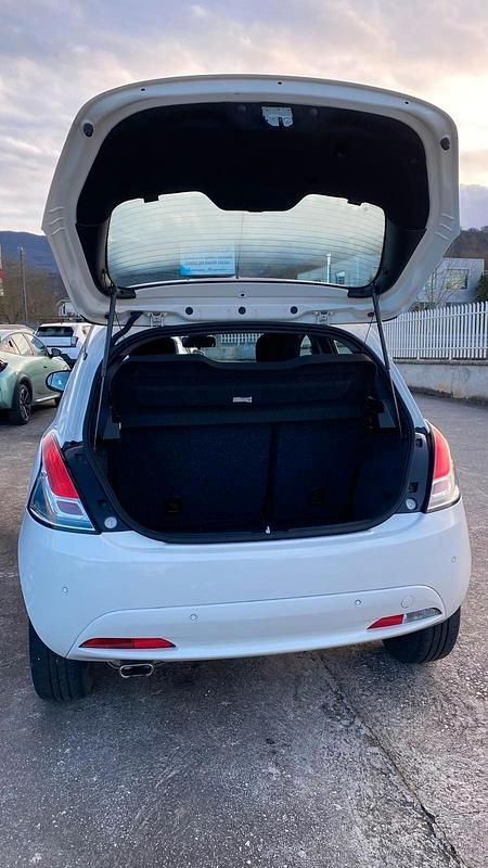 Usata Lancia Ypsilon Gold 69 CV (50 kW) 2018 Bianco Utilitaria