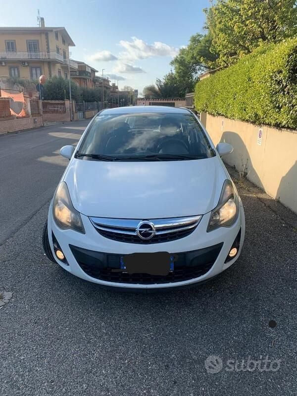 Usata Opel Corsa 75 CV (55 kW) 2014 Bianco Berlina