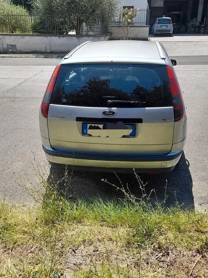 Usata Ford Focus 90 CV (66 kW) 2005 Bluazzurro Station wagon