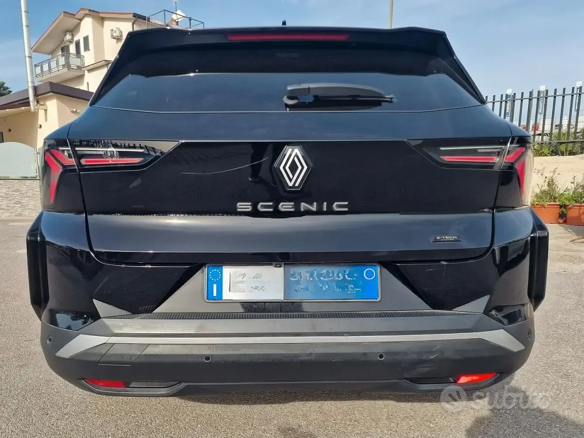 Usata Renault Scénic 55 kW (75 CV) 2024 Nero Monovolume