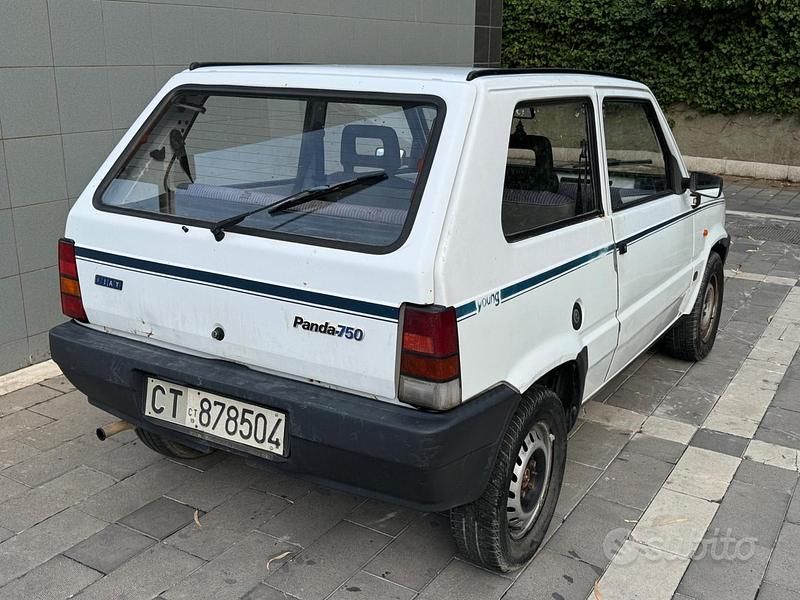 Usata Fiat 750 33 CV (24 kW) 1989 Bianco Berlina