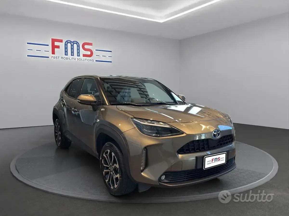 Usata Toyota Yaris Cross Trend 116 CV (85 kW) 2022 Giallo SUV