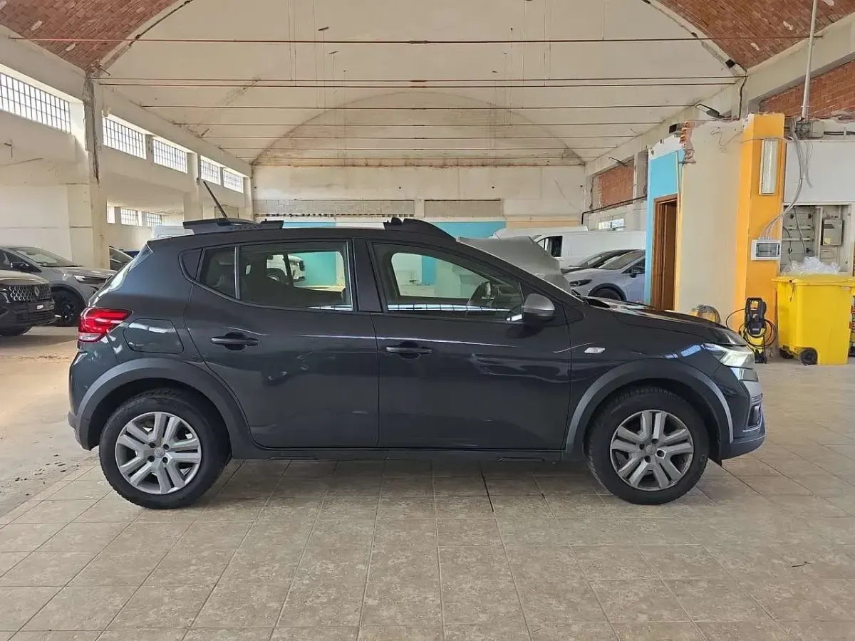 Usata Dacia Sandero Comfort 101 CV (74 kW) 2023 Grigio Berlina
