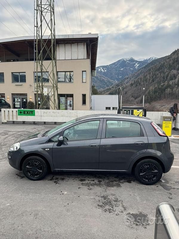 Usata Fiat Punto Evo 69 CV (50 kW) 2011 Grigio Utilitaria