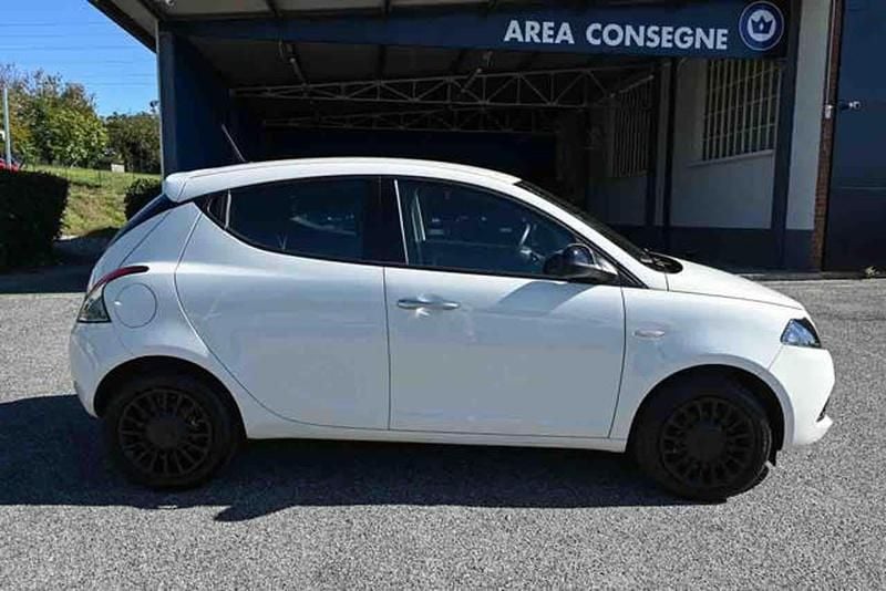 Usata Lancia Ypsilon Silver 69 CV (50 kW) 2022 Bianco Utilitaria