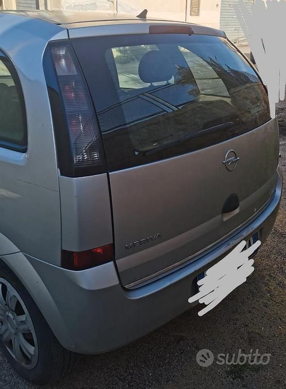 Usata Opel Meriva 100 CV (73 kW) 2010 Grigio Monovolume