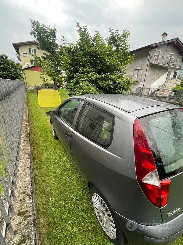 Usata Fiat Punto 60 CV (44 kW) 2004 Grigio Utilitaria