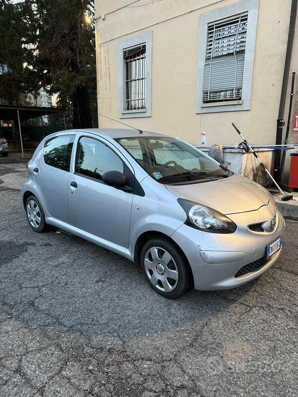 Usata 2008 Toyota Aygo Due volumi | 4000 € (Ottimo prezzo) - Immagine 1/4