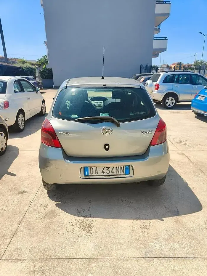 Usata Toyota Yaris 69 CV (50 kW) 2006 Grigio Berlina