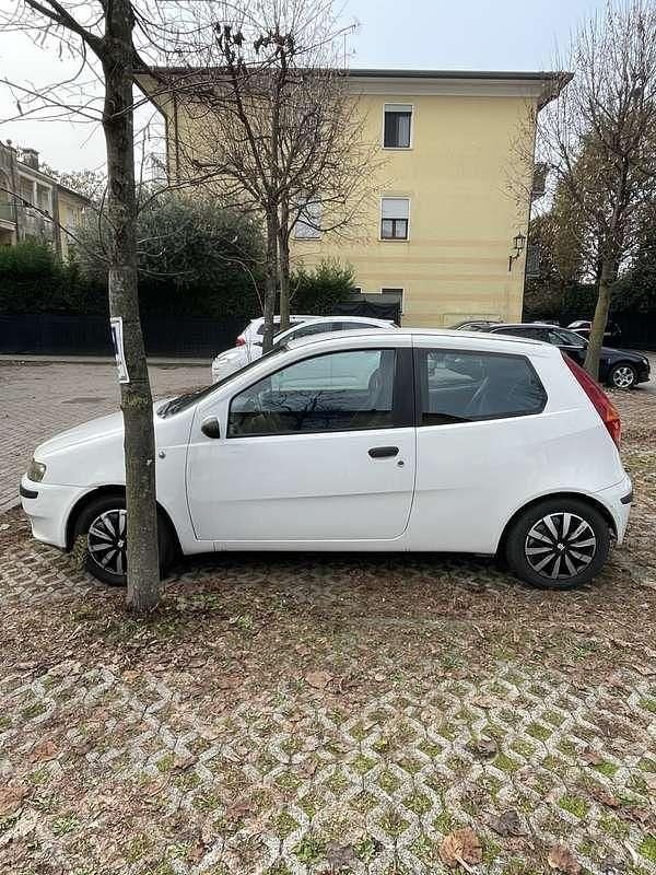 Usata Fiat Punto 60 CV (44 kW) 2002 Berlina