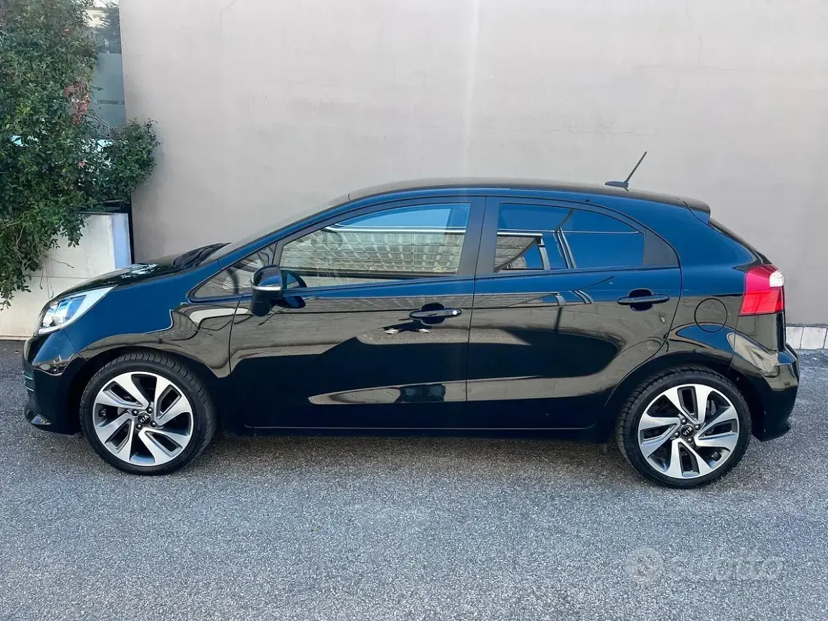 Usata Kia Rio 75 CV (55 kW) 2015 Nero Berlina