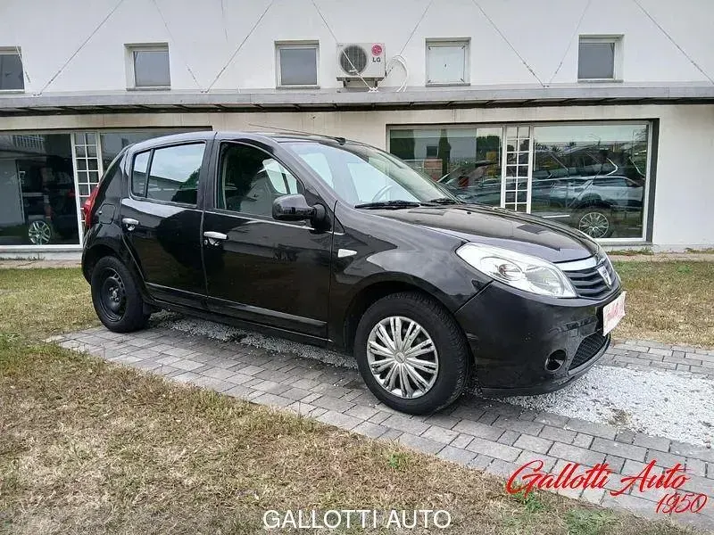 Usata Dacia Sandero 74 CV (54 kW) 2010 Nero Berlina