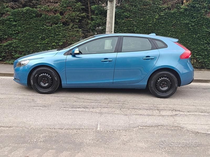 Usata Volvo V40 Kinetic 116 CV (85 kW) 2015 Blu Berlina