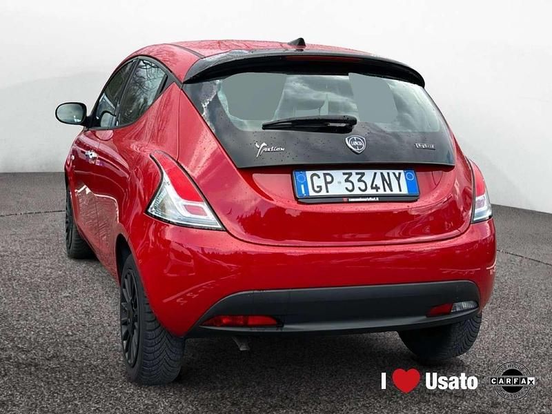 Usata Lancia Ypsilon Silver 69 CV (50 kW) 2023 Rosso Utilitaria