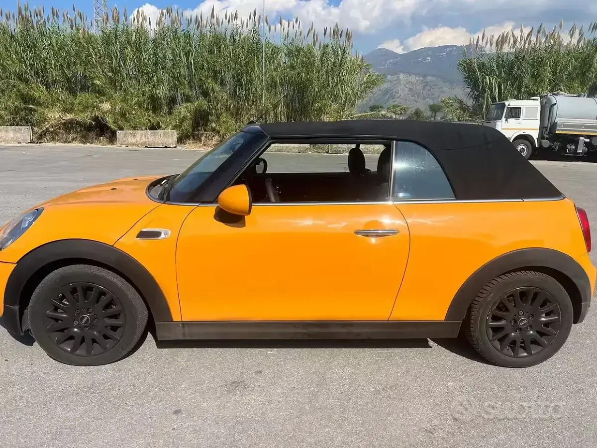 Usata Mini One Cabriolet 102 CV (75 kW) 2017 Cabrio