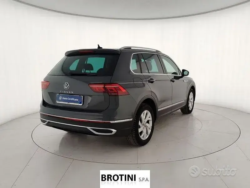 Usata VW Tiguan Elegance 150 CV (110 kW) 2023 Grigio SUV