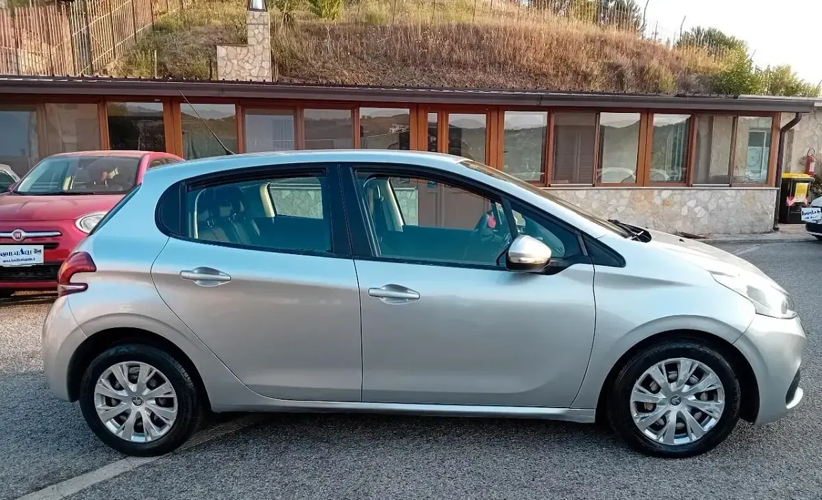 Usata Peugeot 208 Active 75 CV (55 kW) 2016 Argento Utilitaria