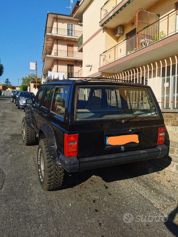 Nero Usata 1989 Jeep Cherokee SUV | 6000 € - Immagine 1/4