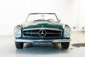 Usata Mercedes 250 150 CV (110 kW) 1967 Verde Cabrio