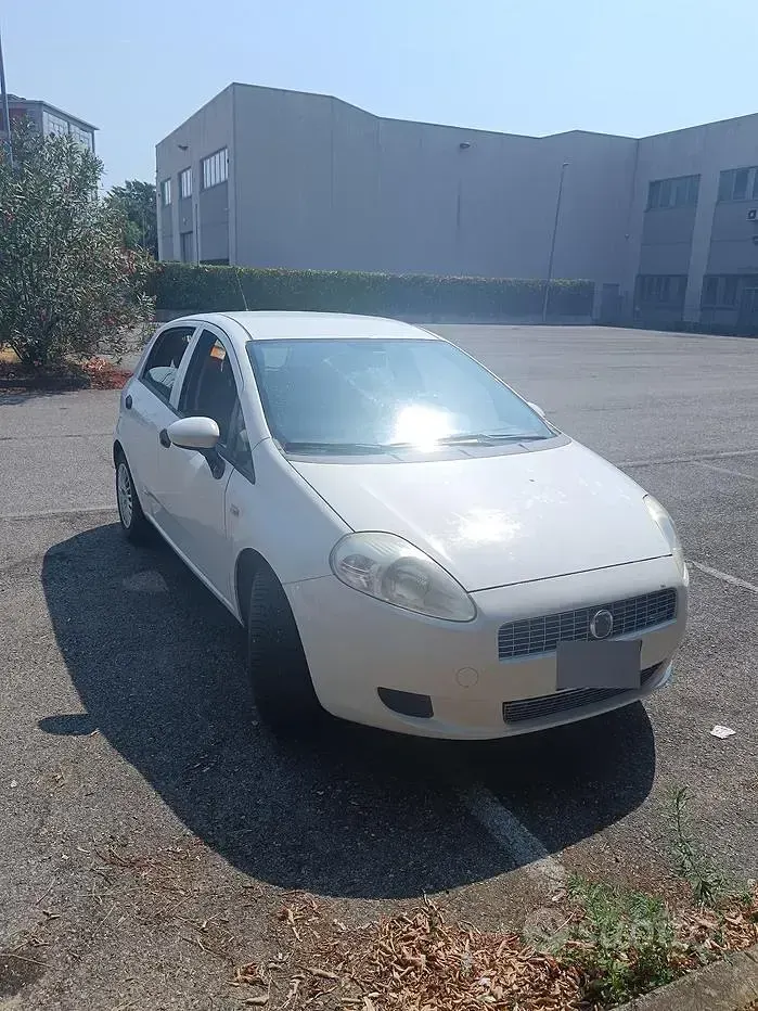 Usata Fiat Grande Punto 75 CV (55 kW) 2008 Bianco Utilitaria
