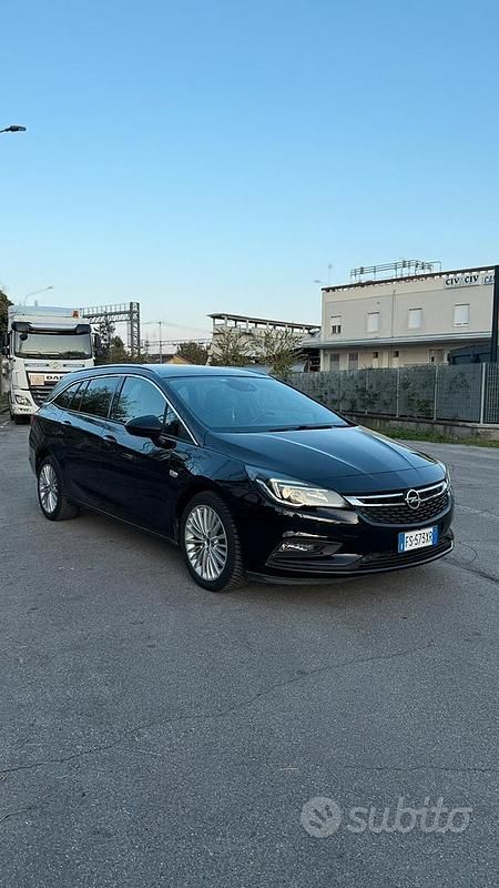 Nero Usata 2018 Opel Astra Tre volumi | 7900 € (Ottimo prezzo) - Immagine 1/4