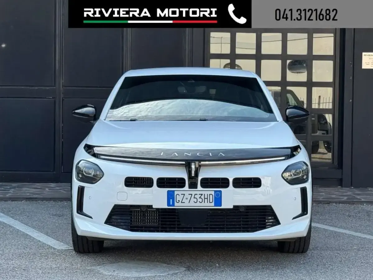 Usata Lancia Ypsilon 101 CV (74 kW) 2025 Bianco Utilitaria