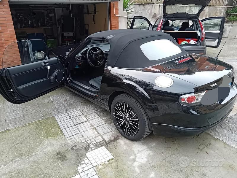 Usata Mazda MX5 126 CV (92 kW) 2005 Nero Cabrio