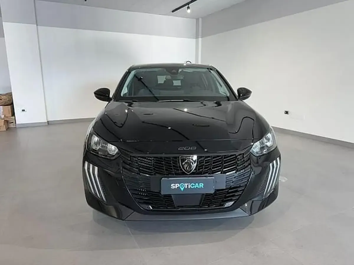 Usata Peugeot 208 Allure 101 CV (74 kW) 2025 Utilitaria
