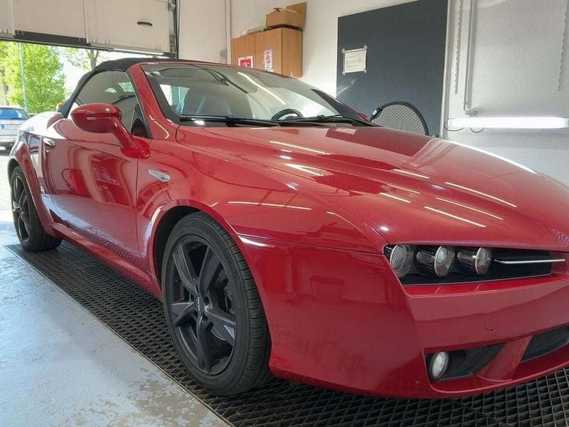 Begagnad Alfa Romeo Spider 185 HK (136 kW) 2007 Röd Cab