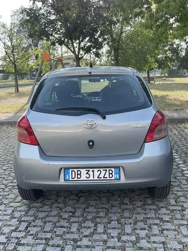Usata Toyota Yaris Sol 90 CV (66 kW) 2006 Utilitaria