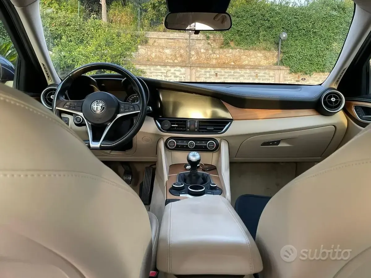 Usata Alfa Romeo Giulia Super 150 CV (110 kW) 2016 Bluazzurro Berlina