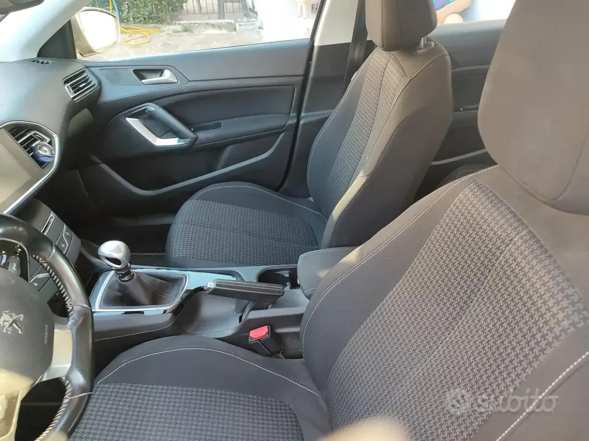 Usata Peugeot 308 SW 120 CV (88 kW) 2018 Grigio Station wagon