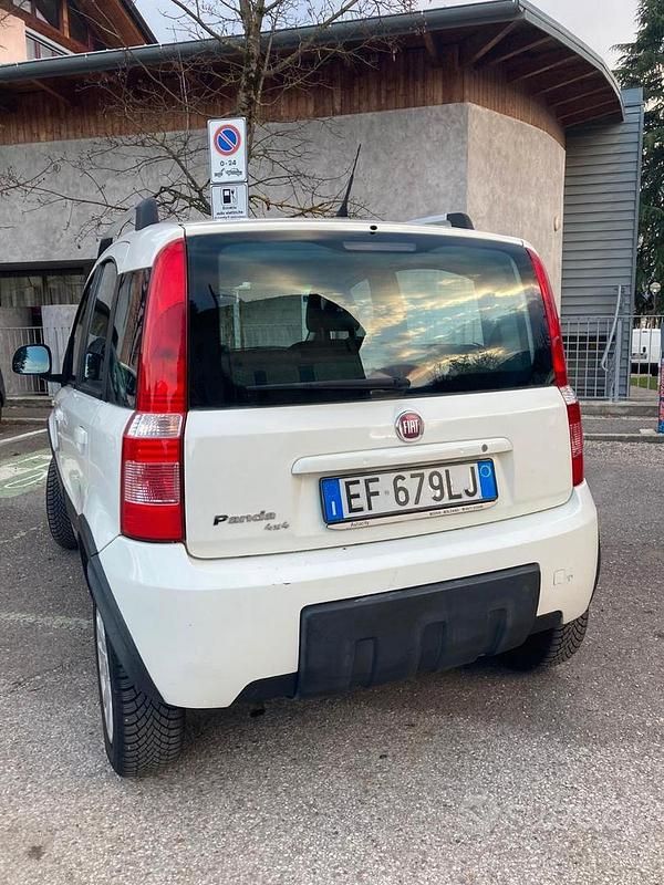 Usata Fiat Panda 4x4 Climbing 69 CV (50 kW) 2010 Bianco Utilitaria