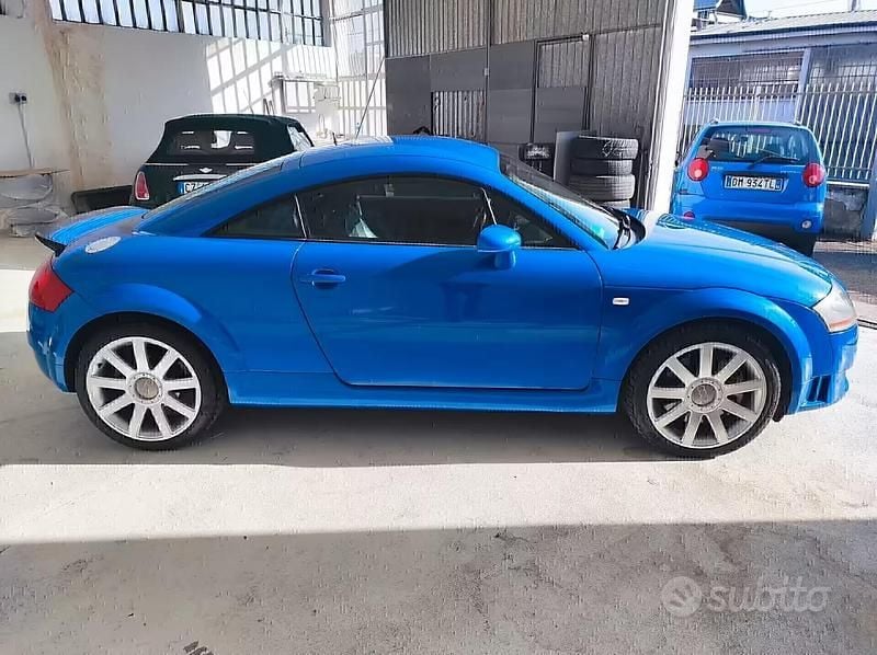 Second-hand Audi TT Ambiente 250 CP (183 kW) 2004 Albastru Coupe