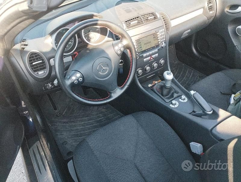 Usata Mercedes SLK200 163 CV (119 kW) 2006 Blu/azzurro Cabrio