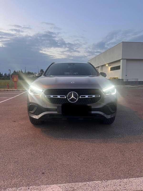 Usata Mercedes GLA200 150 CV (110 kW) 2021 Grigio SUV
