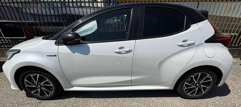 Usata Toyota Yaris Hybrid Style 92 CV (67 kW) 2021 Bianco Berlina