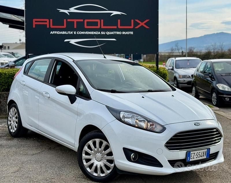 Gebraucht Ford Fiesta Titanium 75 PS (55 kW) 2015 Weiß Limousine