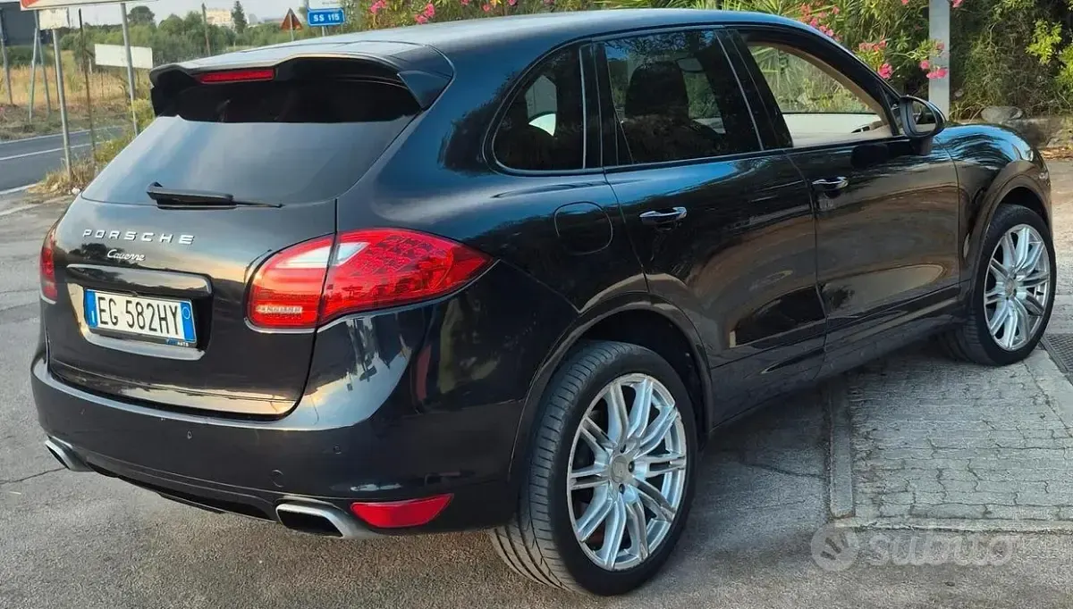 Usata Porsche Cayenne 245 CV (180 kW) 2011 Nero SUV