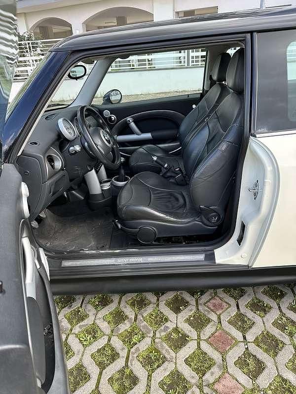 Usata Mini Cooper S 170 CV (125 kW) 2004 Bianco Utilitaria