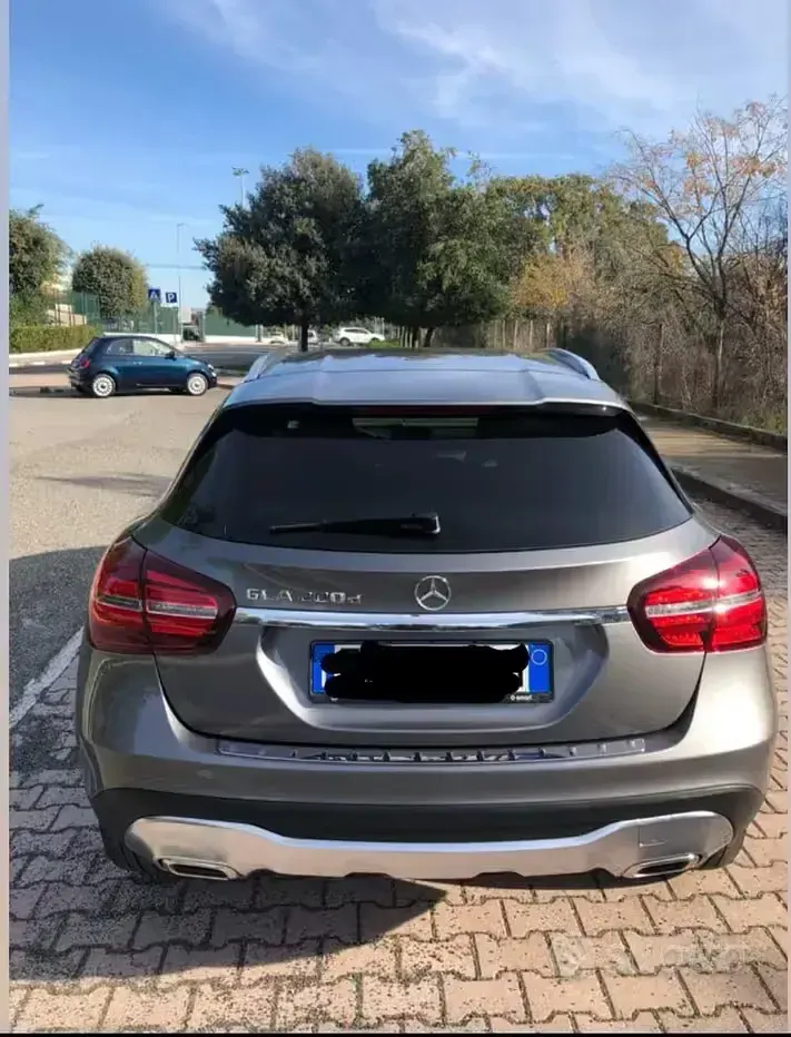 Usata Mercedes GLA200 136 CV (100 kW) 2017 Grigio SUV