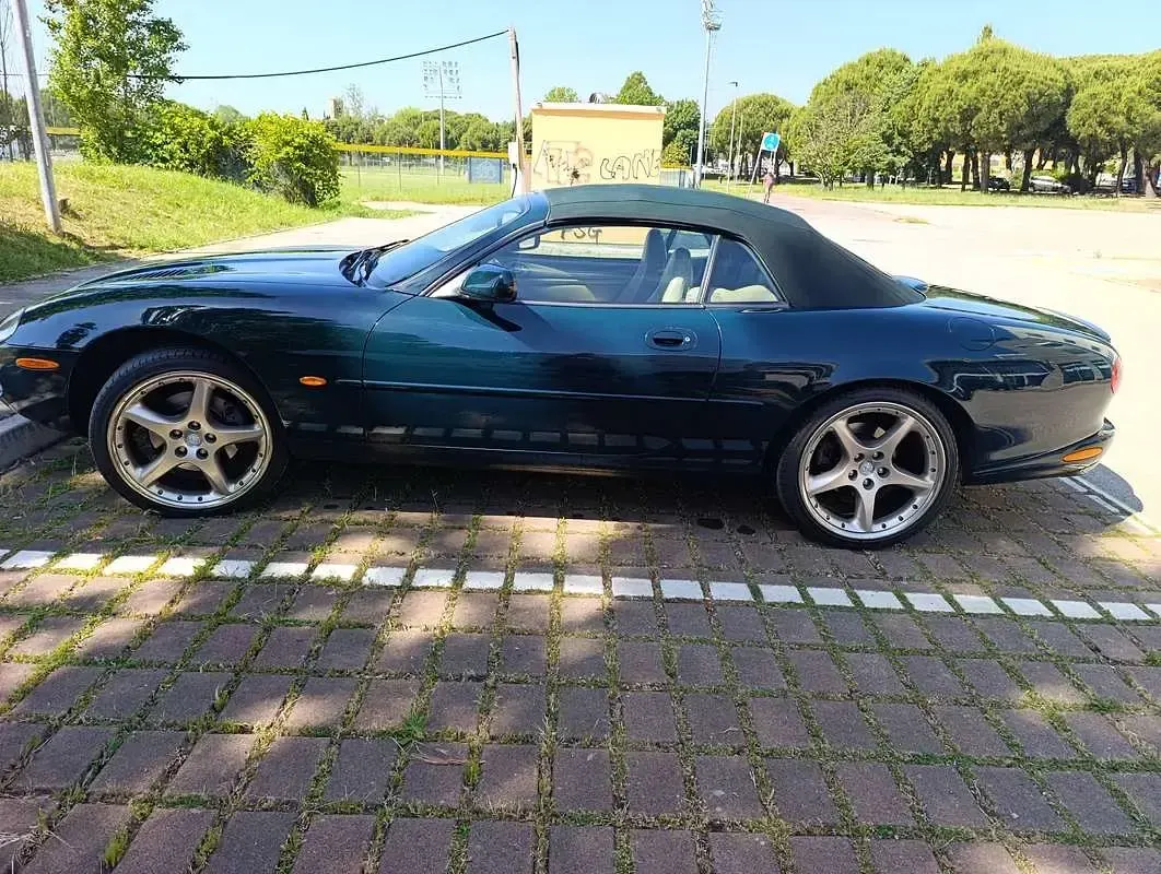 Usata Jaguar XKR 363 CV (266 kW) 2000 Verde Cabrio