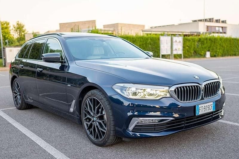 Usata BMW 530 Luxury Line 265 CV (194 kW) 2018 Blu/azzurro Station wagon