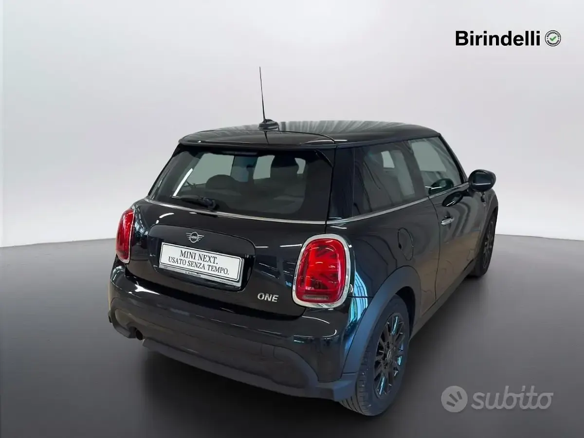 Usata Mini ONE Classic 102 CV (75 kW) 2022 Blu Utilitaria