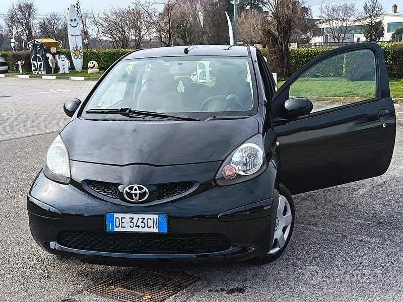 Usata Toyota Aygo Sol 67 CV (49 kW) 2007 Nero Utilitaria