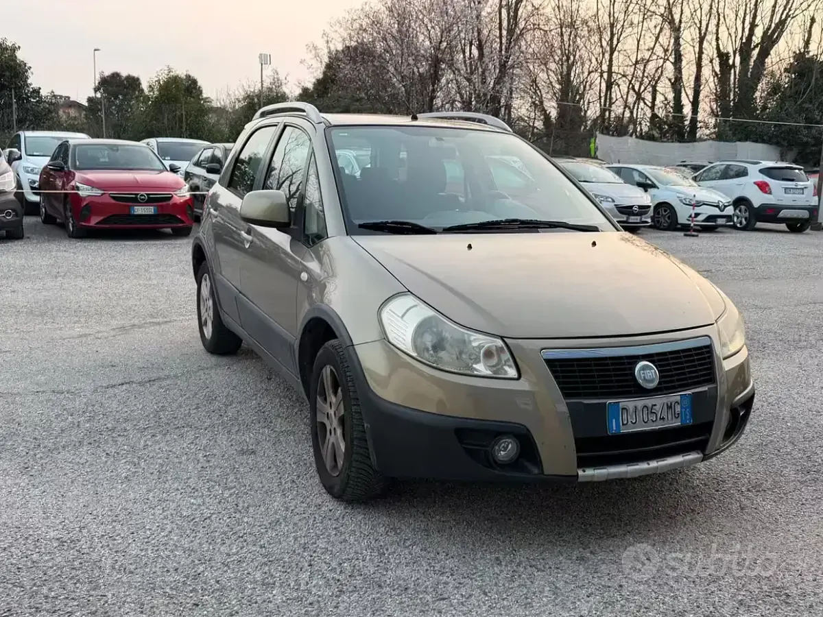 Usata Fiat Sedici Dynamic 107 CV (78 kW) 2007 Grigio SUV