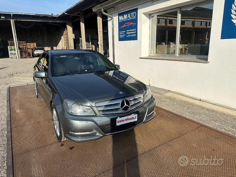 Usata Mercedes C220 Elegance 170 CV (125 kW) 2012 Blu Berlina