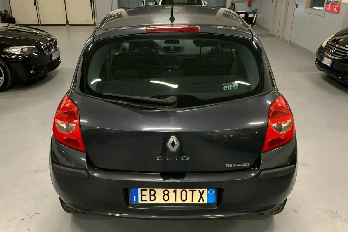 Usata Renault Clio II 65 CV (47 kW) 2007 Nero Berlina