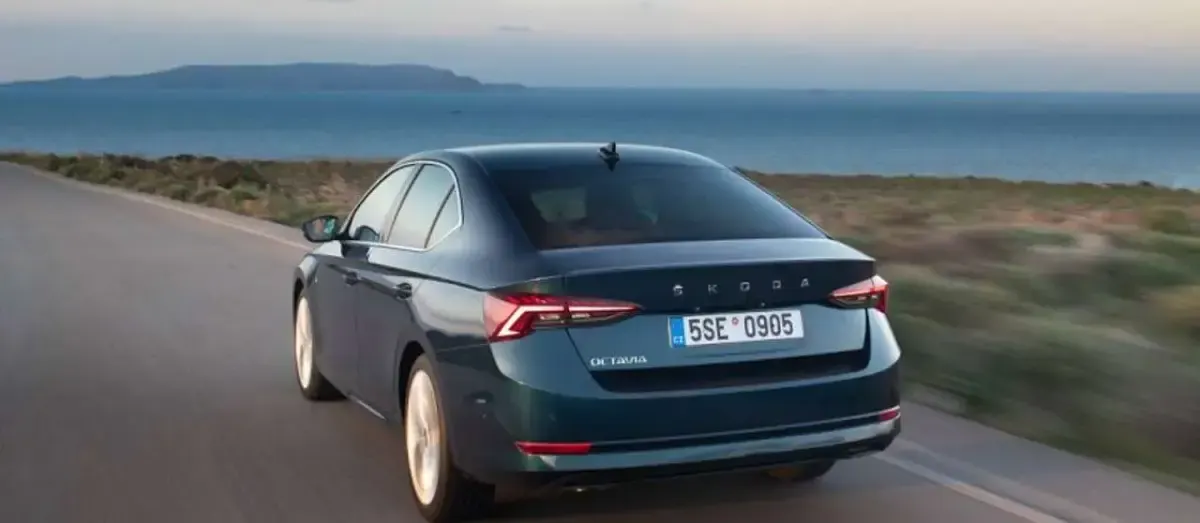 Nuova Skoda Octavia Executive 150 CV (110 kW) 2025 Argento Berlina