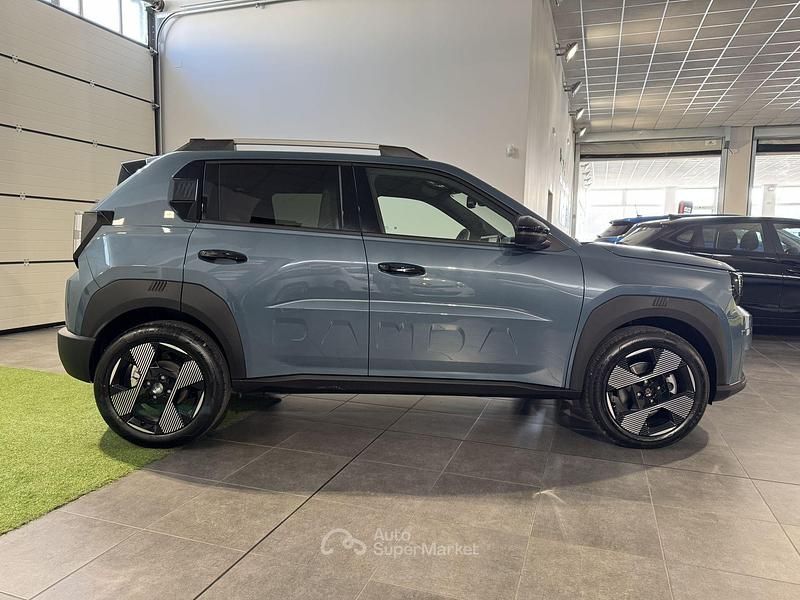 Nuova Fiat Panda La Prima 110 CV (80 kW) 2025 Verde Berlina